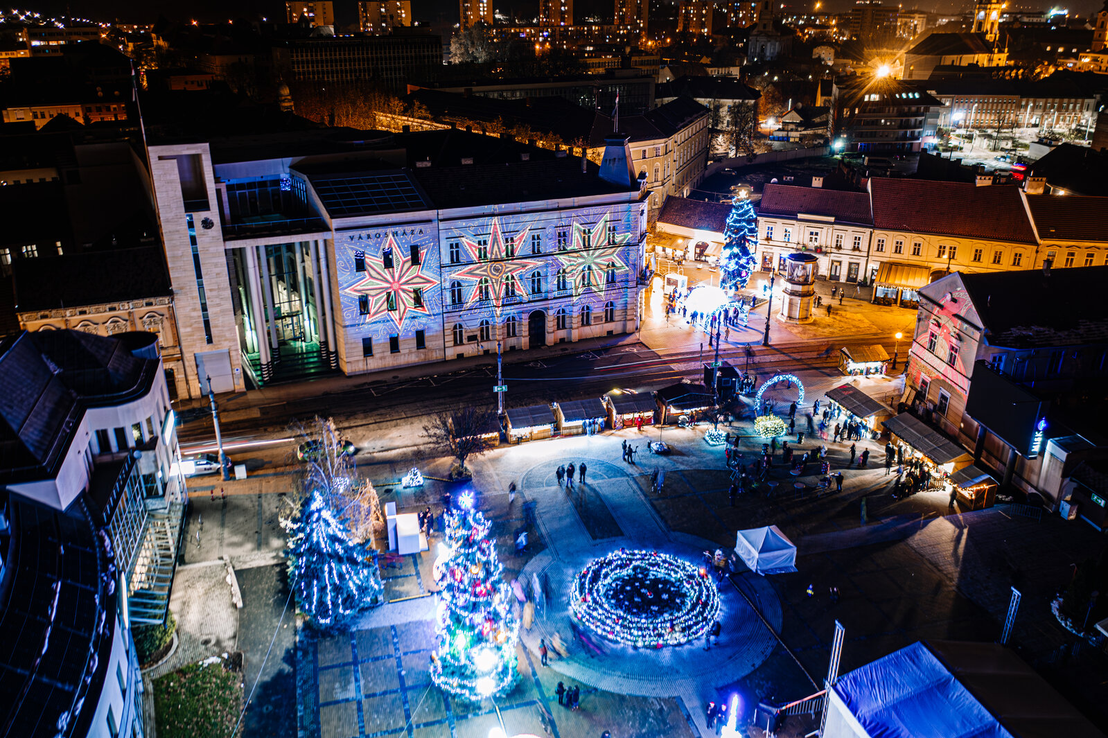 Esti fényekben a miskolci Szent István tér
